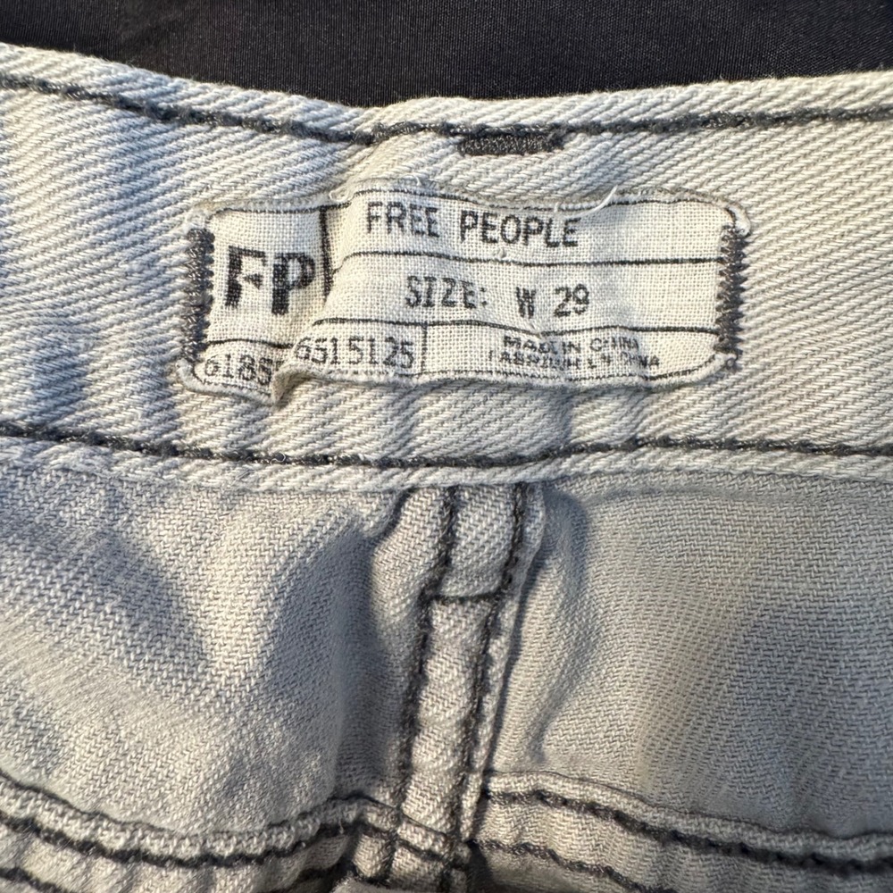 Free People Women's Lace Trim Denim Cut Off Shorts Light Wash Grey Size 29 - Picture 6 of 6